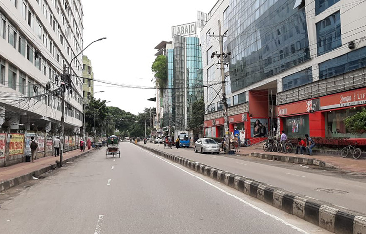 রাজধানীর গ্রিন রোড এলাকার আজকের সকালের দৃশ্য। ছবি: জাগো নিউজ