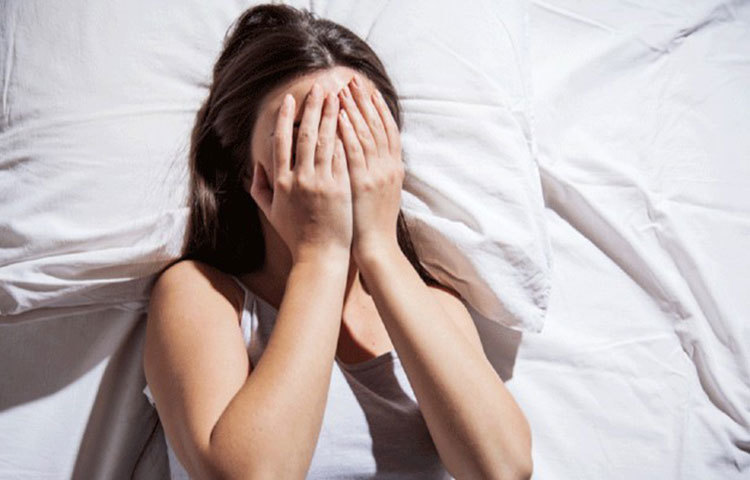 ফিলিপিন্সের বাসিন্দা এলিসা অ্যাঞ্জেলি বলেছেন, আমি দেখলাম, মধ্যরাতে আমাকে একটি হাসপাতালে নিয়ে যাওয়া হয়েছে। সেখানে একজন চিকিৎসক আমার হাতে অপারেশন করছেন। কয়েক মুহূর্ত পর মনে হল আমার শুধু যেন একটি হাত রয়েছে। আরও দেখলাম, ডাক্তার আমার একটি হাত নিয়ে খেলছেন। কিছুদিন পর থেকে জিনিসপত্র হারানোর স্বপ্ন দেখতে শুরু করলাম। আমার টাকা হারিয়েছে। না হলে আমার ল্যাপটপ হারিয়েছে। প্রায় রোজই স্বপ্ন দেখছি।