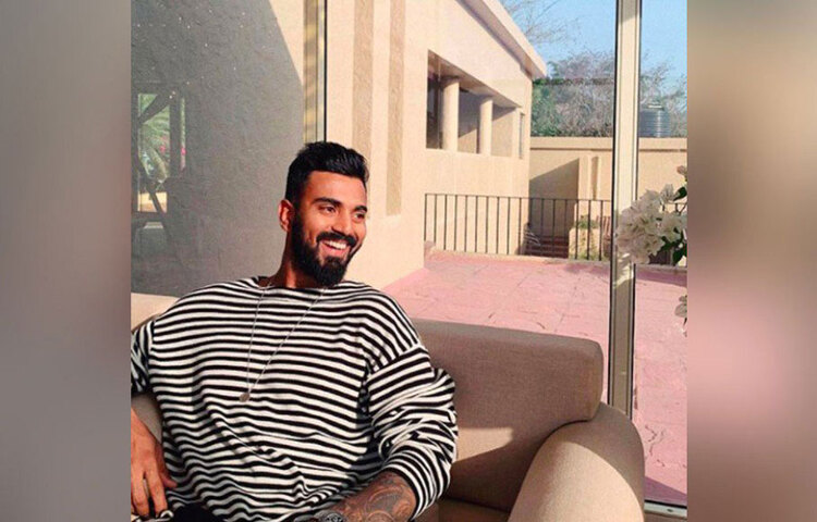 লিভিং রুমে বসে টিভি দেখুন বা ব্যালকনিতে দাঁড়িয়ে নিজেকে একটু ফিট করতে ব্যস্ত থাকুন, সব কাজেই সঙ্গ দেয়ার জন্য বন্ধু সিম্বা প্রস্তুত।