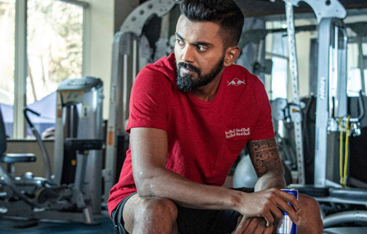 তার দল টুর্নামেন্ট থেকে ছিটকে গেলেও চলতি আইপিএলের অন্যতম সেরা ব্যাটসম্যান রাহুল। চলতি মৌসুমের আইপিএল-এ ১৪টি ম্যাচ খেলে মোট ৬৭০ রান করেছেন তিনি।