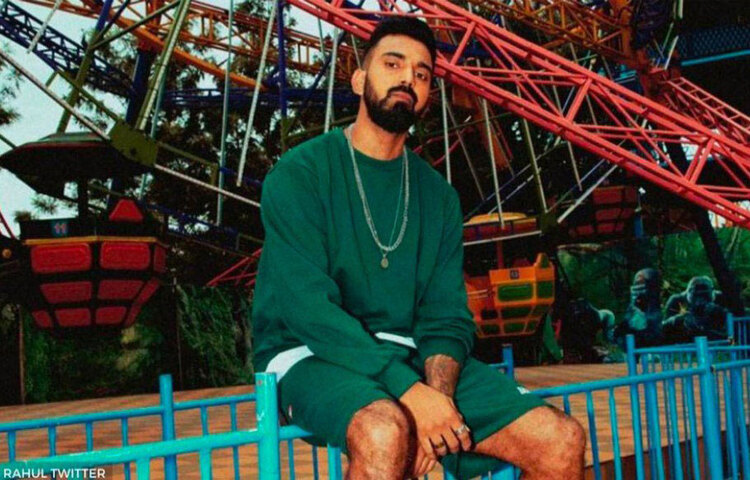 আইপিএল-এর জন্য আরব-আমিরাতে যাওয়ার আগে কিংস ইলেভেন পঞ্জাবের অধিনায়ক অনেকটা সময় কাটিয়েছিলেন তার বেঙ্গালুরু অ্যাপার্টমেন্ট-এ। ছিমছাম, স্টাইলিশ এবং প্রয়োজনীয়তার কথা মাথায় রেখে সাজানো রাহুলের অ্যাপার্টমেন্ট-এর প্রভাব পারফরম্যান্স-এ তো পড়বেই।