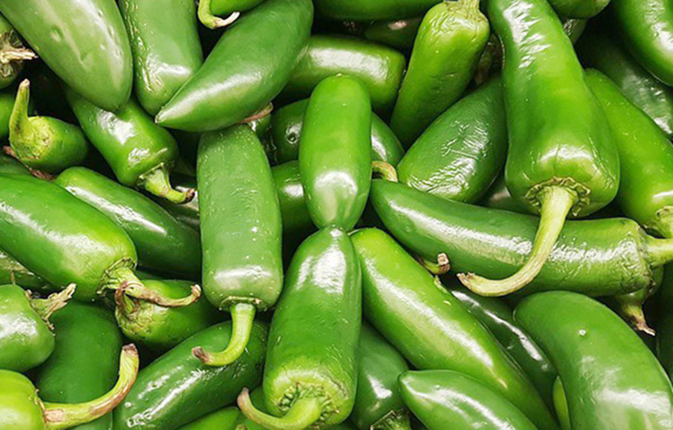 ব্লাড সুগারের মাত্রা নিয়ন্ত্রণ করতে সাহায্য করে। যদি আপনার ব্লাড সুগার থাকে তবে নিয়মিত কাঁচামরিচ খাওয়া আপনার পক্ষে দারুণ উপকারী হতে পারে। ছবি: সংগৃহীত