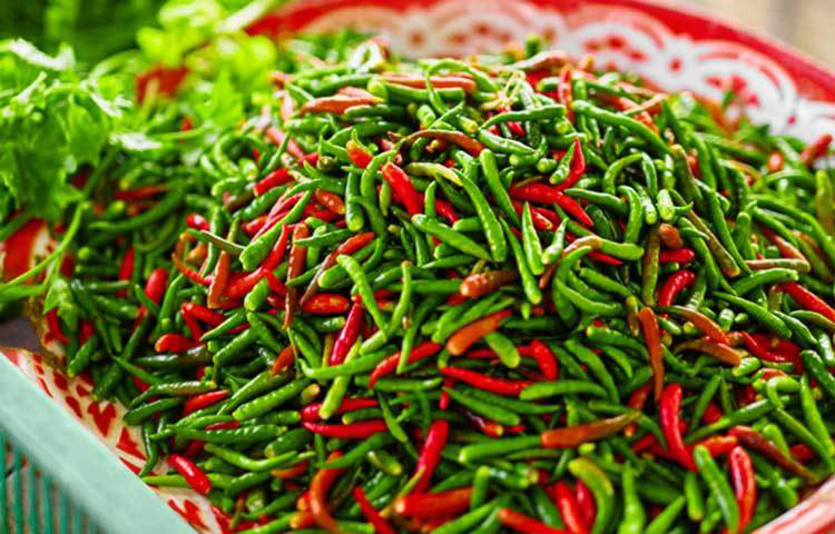 কাঁচামরিচে কিছু প্রাকৃতিক উপাদান এবং অ্যান্টিঅক্সিডেন্ট থাকে যা মানব দেহকে ফুসফুস, মুখ, কোলন এবং গলার ক্যান্সারের মতো বিভিন্ন ধরণের ক্যান্সার থেকে রক্ষা করে। ছবি: সংগৃহীত