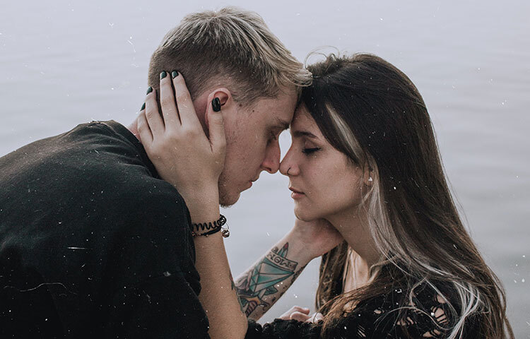 এই সমীক্ষার প্রধান গবেষক ডক্টর জন ওলিফ জানিয়েছেন, ব্রেক আপের পর পুরুষদের মনে বেশি প্রভাব পড়তে দেখা গিয়েছে। যার ফলে মানসিক অবসাদেরও শিকার হয়েছেন অনেকে। ছবি: সংগৃহীত