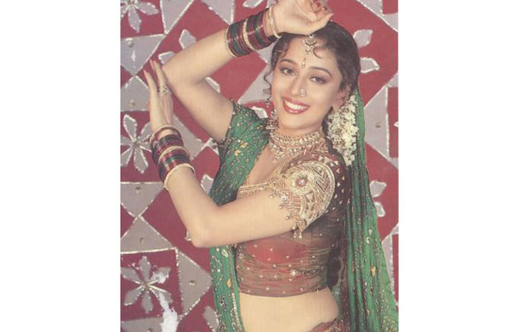 পণ্ডিত বির্জু মহারাজের কাছে কত্থকের প্রশিক্ষণ নিয়েছিলেন মাধুরী। তাকে টিনসেল টাউনের সবচেয়ে ভালো নৃত্যশিল্পী বলা হয়।