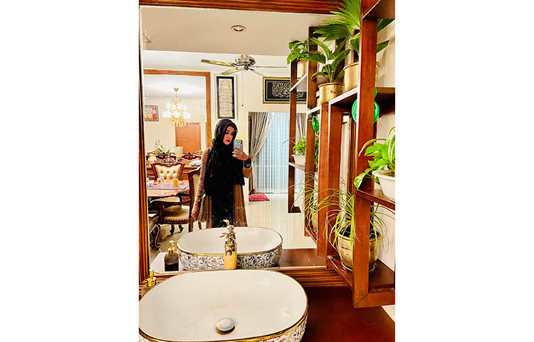 মহি তার এই ছবি পোস্ট করার পর ভক্তদের প্রশংসায় ভাসছেন। ছবি: ফেসবুক