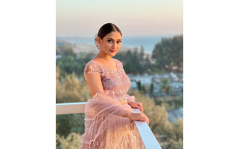 প্রকৃতির সান্নিধ্যে মেহজাবীন। ছবি: ফেসবুক