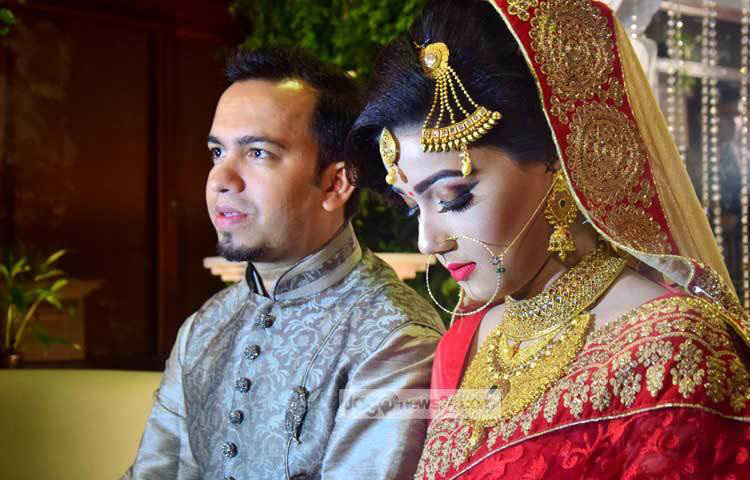 মাহির ডিভোর্স নিয়ে মুখ কথা বলেছেন তার স্বামী পারভেজ মাহমুদ অপু। তিনি জানিয়েছেন তাদের সংসার ভেঙে যাওয়ার ঘটনা। ছবি: জাগো নিউজ