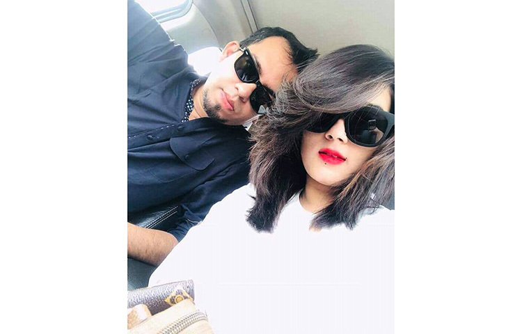 অপু আরও বলেন, ‘এখানে টাকা-পয়সাসহ অনেক গুরুত্বপূর্ণ বিষয় আছে। আমরা চেষ্টা করেছিলাম সংসার টিকিয়ে রাখতে কিন্তু সম্ভব হলো না। কিন্তু কেউ কাউকে দোষ দিতে চাই না। ভাগ্যে এটাই হয়তো লেখা ছিল। ছবি: সংগৃহীত আর কিছু বলতে চাইনা এই মুহূর্তে'- যোগ করেন অপু।