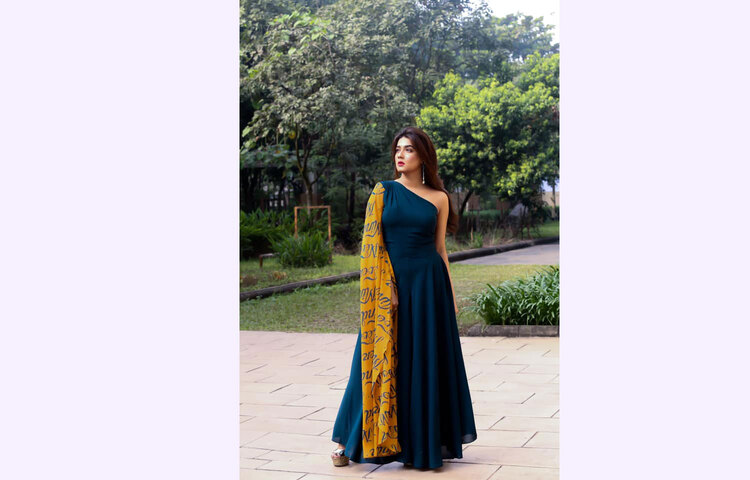 মো. ফয়সাল নামে একজন লিখেছেন ‘মন্টি রায়ের জমজ বোন। একটা বাংলাদেশ আর একটা ইন্ডিয়াতে।’ ছবি: ফেসবুক