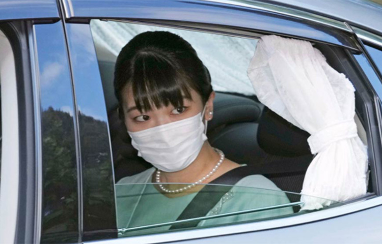 সম্রাট আকিহিতোর তিন নাতনি মাকো, কাকো এবং আইকো। নাতি একটিই, ১৪ বছরের রাজকুমার হিসাহিতো। মাকোই এদের মধ্যে বয়সে সবচেয়ে বড়। মাকোর বয়স এখন ৩০ বছর। ছবি: সংগৃহীত