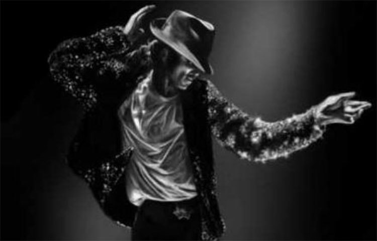 ডেন্টারাস: ডেন্জারাস ওয়ার্ল্ড ট্যুর এ যা টাকা পেয়েছিলেন মাইকেল সবটাই তিনি হিল দ্য ওয়ার্ল্ড ফাউন্ডেশানে দান করে দেন। মোট ১০০ মিলিয়ান ডলার আয় করেছিলেন তিনি।