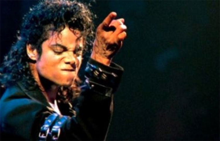 থ্রিলার: ১৯৯২ সালে থ্রিলার অ্যালবামের টাইটেল সং এর ভিডিওটি প্রথম ২০০৯ সালে ন্যাশানাল ফিল্ম রেজিস্ট্রির অন্তর্ভুক্ত করা হয়।