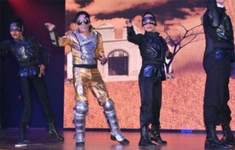 দে ডোন্ট কেয়ার অ্যাবাউট আস: এটি তার একক গান।