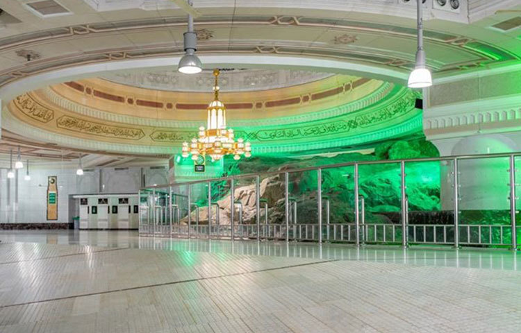 সাফা পাহাড়ের পাদদেশ। কোথাও কেউ নেই এই স্থানে।