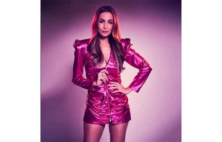 গত ২০ বছর আগে টেরেন্সের কাছে নাচ শিখতে শিতেই বলিউডে তিনি ডান্সিং নায়িকা হয়ে ওঠেন।