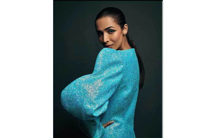 তবে মালাইকা এবং অর্জুনকে একসঙ্গে দেখা গেলেও, বর্তমানে তাঁরা কেনওভাবেই বিয়ের সিদ্ধান্ত নিচ্ছেন না বলে স্পষ্ট করে দিয়েছেন। যদিও বিয়ে না করলেও মুম্বইয়ের ব্যান্দ্রা-কুরলা কমপ্লেক্সে একটি ফ্ল্যাট কিনে নিয়েছেন মালাইকা। শোনা যাচ্ছে, অর্জুনের সঙ্গে একান্তে সময় কাটানোর জন্যই বিকেসিতে ওই বিলাসবহুল ফ্ল্যাট কিনেছেন মালাইকা অরোরা।