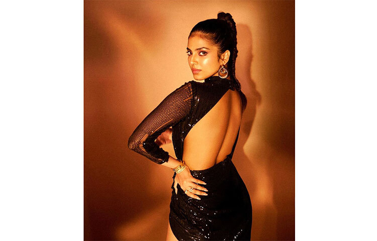 কাট আউট পোশাকে নজরকাড়া আবেদন। অভিনেত্রীর ভক্তের সংখ্যা অসংখ্য। ছবি: সংগৃহীত