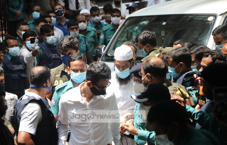 রোববার (১৮ এপ্রিল) রাতে রাজধানীর মোহাম্মদপুর থানার ভারপ্রাপ্ত কর্মকর্তা আব্দুল লতিফ জাগো নিউজকে বলেন, ২০২০ সালের মোহাম্মদপুর থানার একটি ভাঙচুর ও নাশকতার মামলায় তদন্ত চলছিল। ছবি: বিপ্লব দিক্ষিৎ