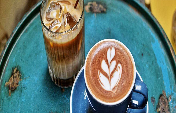 দীর্ঘকালীন স্মৃতিশক্তি বাড়াতে কফি দারুণ কাজে দেয়। যদিও ক্যাফেইনের প্রভাব শরীরে বিভিন্নভাবে পড়তে পারে, তা হলেও কফির ভালো দিকও প্রচুর রয়েছে। নিয়মিত মেপে কফি খেলে আপনি বিভিন্নভাবে উপকৃত হবেন। ছবি: সংগৃহীত