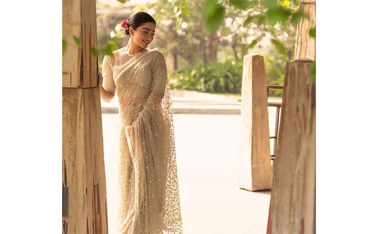 ‘পুষ্পা: দ্য রাইজ’-এরপর রাতারাতি জনপ্রিয়তার তুঙ্গে নায়িকা রাশমিকা মান্দানা। ছবি: সংগৃহীত