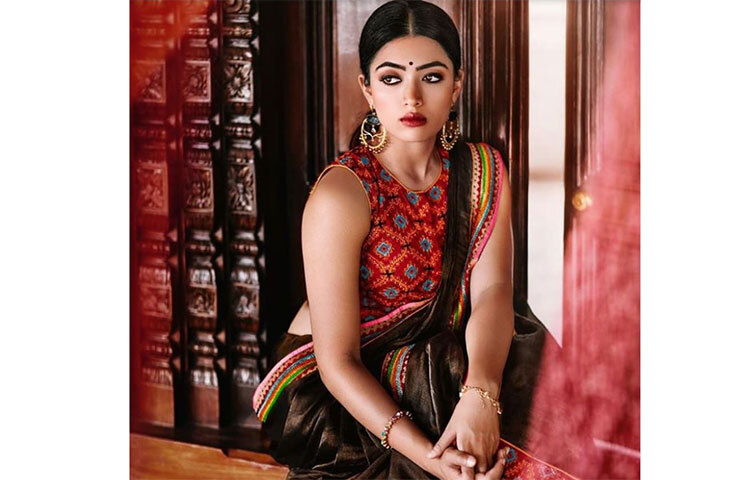 কিন্তু আত্মবিশ্বাসে ভর করে সমস্ত লড়াই জিতে নিজের যোগ্যতায় বারবার নিজেকে প্রমাণ করেছেন রাশমিকা। ছবি: সংগৃহীত