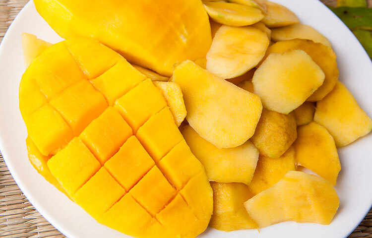 হৃদযন্ত্র বা হার্টের জন্য আম বেশ উপকারী। দেহের রক্তচাপ কমাতে সাহায্য করে আম। আম থাকা ম্যাঙ্গিফেরিন যৌগ হার্টের প্রদাহ বা ইনফ্লেমেশন কমাতে সহায়তা করে। ছবি: সংগৃহীত