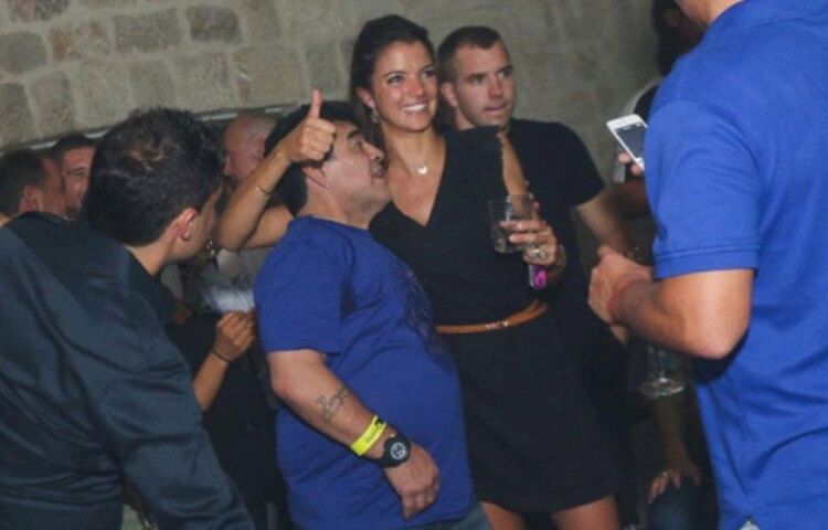 সমস্যা থেকে মুক্তি পেতে কলম্বিয়ায় গ্যাস্ট্রিক বাইপাস সার্জারিও করান তিনি। এরপর তার খাওয়াদাওয়ার উপর চরম নিষেধাজ্ঞা জারি করা হয়। কিন্তু সমস্যা রয়েই গিয়েছিল।