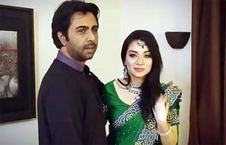 জিয়াউল ফারুক অপূর্ব: জনপ্রিয় অভিনেতা জিয়াউল ফারুক অপূর্ব গত বছর তার দ্বিতীয় স্ত্রীর সঙ্গে বিবাহ বিচ্ছেদ হয়। তবে চলতি বছর ১ সেপ্টেম্বর রাতে তৃতীয় বিয়ে করেন তিনি। তার স্ত্রী আমেরিকা প্রবাসী শাম্মা দেওয়ান। ছবি: সংগৃহীত