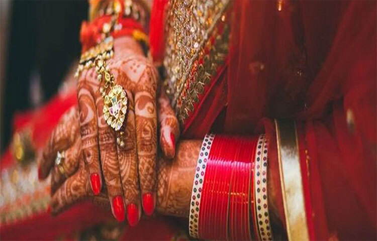 প্রশ্ন করা যেতে পারে, ‘সন্তানের বিষয়ে তোমার ভাবনা কী?’ জেনে নিন তিনি সন্তান সম্পর্কে কী ভাবেন। কারণ আজকাল সন্তান না হওয়াটা বা সন্তান ধারণের ইচ্ছে না হওয়াটা খুব সাধারণ ব্যাপার। যদি সন্তান না হয় আপনাদের কোনো কারণে, দুজনের মধ্যে কারও কোনোরকম অক্ষমতা থাকে, সেক্ষেত্রে তার মনোভাব কী হবে সেটা জেনে রাখা অত্যন্ত জরুরি।  ছবি: সংগৃহীত