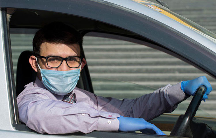 দুটো পরলে কি তা হলে বেশি নিরাপত্তা পাওয়া যাবে? চিকিৎসকদের মতে, আমাদের দেশে রাস্তাঘাট ও বাস-ট্রামের যা অবস্থা, তাতে দুটো পরে যদি সামলাতে পারেন, তা হলে তা পরতে পারেন। যারা নিজের গাড়িতে যাতায়াত করেন ও আলাদা অফিসে বসেন, তাদের যে কোনো একটা পরলেই হবে। তবে নিয়ম মেনে ঠিক পদ্ধতিতে মাস্ক পরলে ও সামাজিক দূরত্ব বজায় রাখতে পারলে মাস্কেই আস্থা রাখতে পারেন।