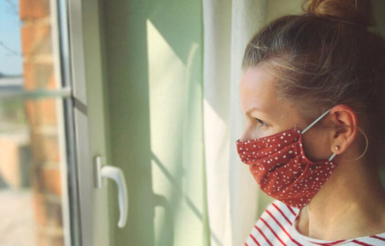 আমেরিকান থোরাসিক সোসাইটির জার্নালে প্রকাশিত গবেষণা স্বীকার করে নিচ্ছে ক্রনিক অবস্ট্রাক্টিভ পালমোনারি ডিজঅর্ডার বা সিওপিডি থাকলে মাস্ক পরাকালীন শ্বাস নিতে কষ্ট হতে পারে, অল্পতেই ক্লান্ত লাগতে পারে। তবে মায়ামি বিশ্ববিদ্যালয়ের অধ্যাপক মিশেল ক্যাম্পোস জানালেন, ফুসফুসের সমস্যা রয়েছে এমন রোগীর ক্ষেত্রেও শ্বাস নেওয়ার সমস্যা প্রায় নগণ্য। সুস্থ মানুষেরও শ্বাসকষ্ট হলে সেটা আসলে ডিসঅ্যাপনিয়া। তার সঙ্গে কার্বন ডাই অক্সাইডের বেড়ে যাওয়ার কোনই সম্পর্ক নেই।