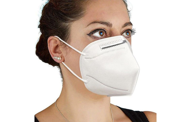 কিন্তু কতবার ব্যবহার করা যেতে পারে একটি এন৯৫ মাস্ক? বিশেষজ্ঞরা কিন্তু বলছেন একবার নয় বরং সঠিকভাবে ব্যবহার করলে একটি মাস্ক বেশ কয়েক দিন ব্যবহার করা যেতে পারে। আর এতে একবার পরিধানযোগ্য লেখা থাকে তার কারণ হলো, এই ধরনের মাস্ক সাধারণত চিকিৎসকরা পরে থাকেন। ছবি: সংগৃহীত