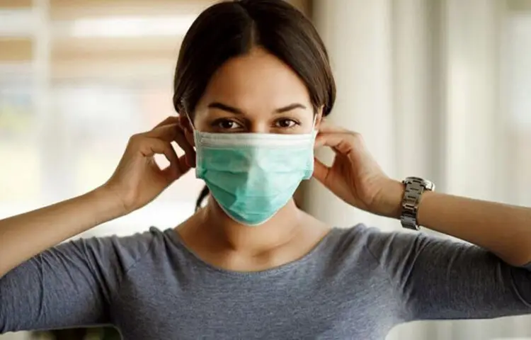 ফুসফুসের সমস্যা আছে, এমন রোগীর কোভিড সংক্রমণ হলে জীবনের ঝুঁকি যে কয়েক গুণে বেড়ে যায় তা বলেই দিয়েছেন চিকিৎসকেরা। মিয়ামি বিশ্ববিদ্যালয়ের সমীক্ষায় জানানো হয়েছে এটাও যে তাঁদের সমীক্ষার আকার খুব বড় নয়, নমুনা সংগ্রহ করা হয়েছে অল্পসংখ্যক মানুষের দেহ থেকে। তবে মাস্ক পরলে যে অনেকেরই অসুবিধা হচ্ছে, তা থেকে খুব বড় কোনো ঝুঁকি নেই। বরং মাস্ক না পরলে কোভিড সংক্রমণের ঝুঁকি অনেক গুণে বেশি, জানিয়েছেন ক্যাম্পোস।
