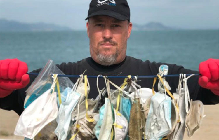 থ্রি লেয়ার মাস্ক পলিপ্রোপিলিন মাস্ক বছরের পর বছর নষ্ট হবে না। প্লাস্টিকের মতোই বছরের পর বছর ধরে এই মাস্ক পরিবেশে দূষণ ছড়াবে। সমুদ্রের পানিকে দূষিত করবে পিপিই কিট বা প্লাস্টিক মেটেরিয়াল দিয়ে তৈরি গøাভস ও পিপিই কিট।