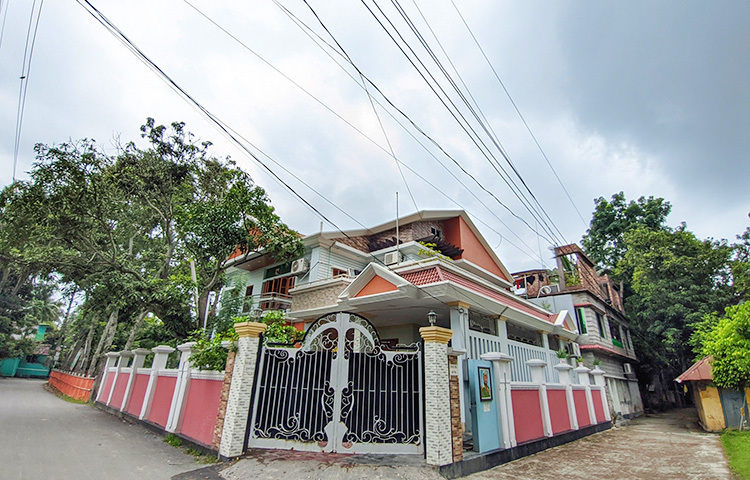 সাজানো গোছানো ছবির মত মাশরাফির এ বাড়িটি সবার আকর্ষণের কেন্দ্রবিন্দুতে পরিণত হয়েছে। ছবি: আরেফিন রোহান নিয়াজ