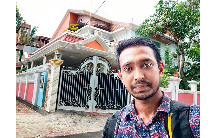 চিত্রগ্রাহকের সেলফিতে মাশরাফির বাড়ি। ছবি: আরেফিন রোহান নিয়াজ