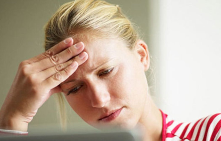 এসবের ফলে ডিমেনশিয়া হতে পারে, মাথায় নানা রোগের প্রাদুর্ভাব ঘটতে পারে। হৃদযন্ত্র বিকল হওয়া, স্নায়ুর সমস্যা হতে পারে। তাই যদি এই লক্ষণ থাকে, তাহলে চিকিৎসকের কাছে যাওয়া আবশ্যক।