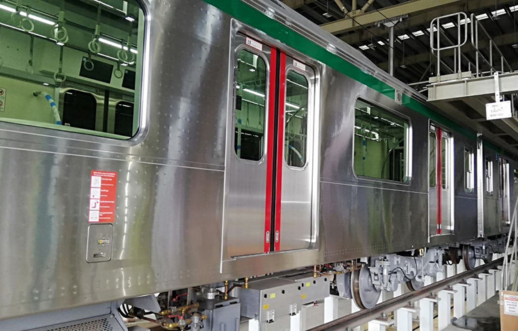 রাজধানীর উত্তরা থেকে পল্লবী পর্যন্ত চারটি স্টেশনের মধ্যে পরীক্ষামূলকভাবে এই ট্রেন চলবে। এই চলাচলকে বলা হচ্ছে ‘পারফরম্যান্স টেস্ট’। ছবি: জাগো নিউজ