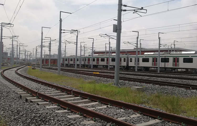 উত্তরায় মেট্রোরেলের জন্য নির্মিত ডিপোতে ট্রেন চলাচল উদ্বোধন করবেন সড়ক পরিবহন ও সেতুমন্ত্রী ওবায়দুল কাদের। ইতোমধ্যে তিনি অনুষ্ঠানস্থলে পৌঁছেছেন। ছবি: জাগো নিউজ