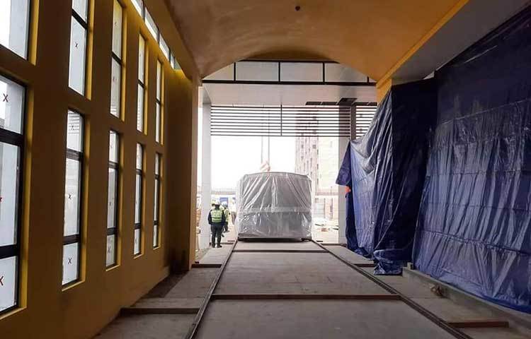 সড়ক পরিবহন ও সেতু মন্ত্রণালয়ের উদ্যোগে ঢাকা ম্যাস ট্রানজিট কোম্পানি লিমিটেড (ডিএমটিসিএল) মেট্রোরেল নির্মাণকাজ বাস্তবায়ন করছে।