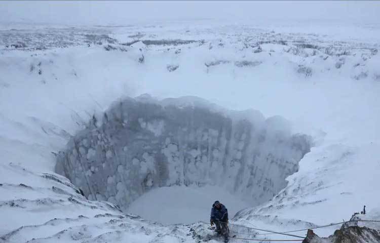 ২০১৪ সালে প্রথম হেলিকপ্টার থেকে নজরে পড়ে গর্তগুলো। রহস্যজনক এই গর্তগুলো নিয়ে গবেষণা করার জন্য তারপর থেকেই বারেবারে সেখানে ছুটে গিয়েছেন গবেষকরা। কিন্তু তার রহস্যের নিশ্চিত সমাধান এখনো কেউ দিতে পারেননি।