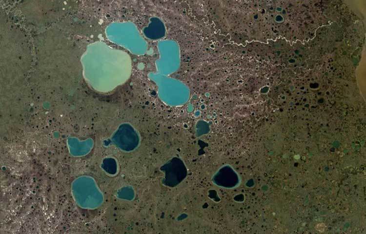 এই নানা মতবাদের মধ্যে এখন পর্যন্ত সবচেয়ে যেটা গ্রহণযোগ্য হয়েছে বিজ্ঞানীমহলে, তা হল প্রাকৃতিক গ্যাসের নির্গমন।