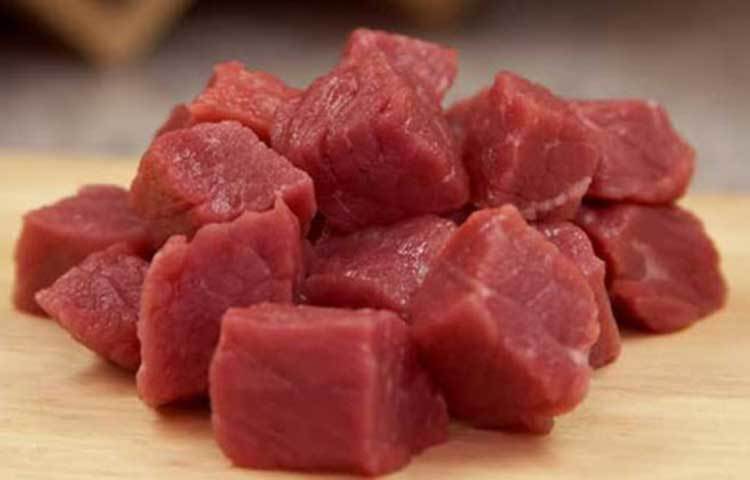 সংরক্ষণ: ফ্রিজেও বেঁচে থাকতে পারে করোনা গ্রুপের কোভিড-১৯ ভাইরাস। তাই ফ্রিজ পরিষ্কার রাখতেই হবে। মাংসসহ যে কোনো খাবার ফ্রিজে রাখার পর তা গরম করে খাওয়ার আগে বের করে কিছুক্ষণ বাইরে রাখুন। ভালো করে গরম করে তবেই খান।