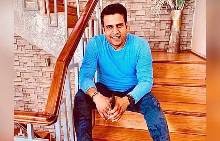 তার জীবন বদলে যায় ২০১৩ সালে। স্ত্রী সরিতা রাওয়াত সিংহের সঙ্গে ওই বছরই তার পরিচয়। তিনি ছিলেন সফটওয়্যার ইঞ্জিনিয়ার। এর দুই বছরের মধ্যে তারা দুজন একটি আমেরিকান সংস্থার সঙ্গে যুক্ত হয়ে নয়ডায় একটি বিপিও খোলেন।