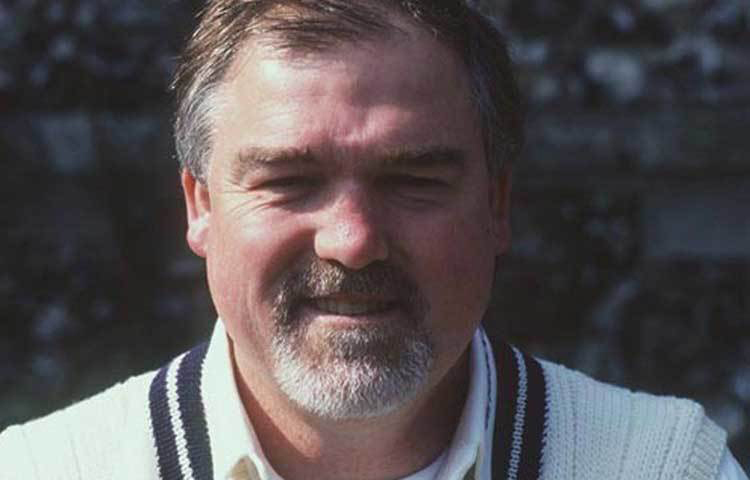 মাইক গ্যাটিং: ইংল্যান্ডের অন্যতম জনপ্রিয় ক্রিকেট ক্যাপ্টেন তিনি। লুইস শিপম্যান নামে এক মহিলার সঙ্গে হোটেলের ঘরে অপ্রকৃতস্থ অবস্থায় দেখা গিয়েছিল গ্যাটিংকে। যদিও সংবাদপত্রে প্রকাশিত সেই খবর অস্বীকার করেন ইংল্যান্ড অধিনায়ক। লুইস ছিলেন একজন মদ বিক্রেতা।