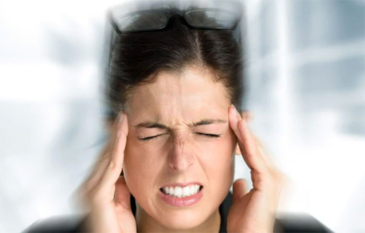 এই রকম সমস্যা আপনার একার নয় আপনার আশেপাশে অনেকই ভুগছেন এই রোগে। এই অসহ্য মাথা যন্ত্রণা থেকে অনেকেরই বমি ভাব দেখা দেয়। তবে আপনি জানেন কি এই মারাত্মক সমস্যা থেকে মুক্তির উপায়? ঘুম, শুধুমাত্র পর্যাপ্ত ঘুমেই সারবে মাইগ্রেনের সমস্যা, এমনটাই দাবি গবেষকদের।