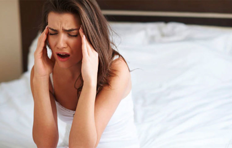 মাইগ্রেনের সমস্যা দূর করতে আদা একটি অত্যন্ত কার্যকরী উপাদান। লেবু ও আদার রস একসঙ্গে বা আদা চা মাইগ্রেনের যন্ত্রণা দূর করতে সাহায্য করে।