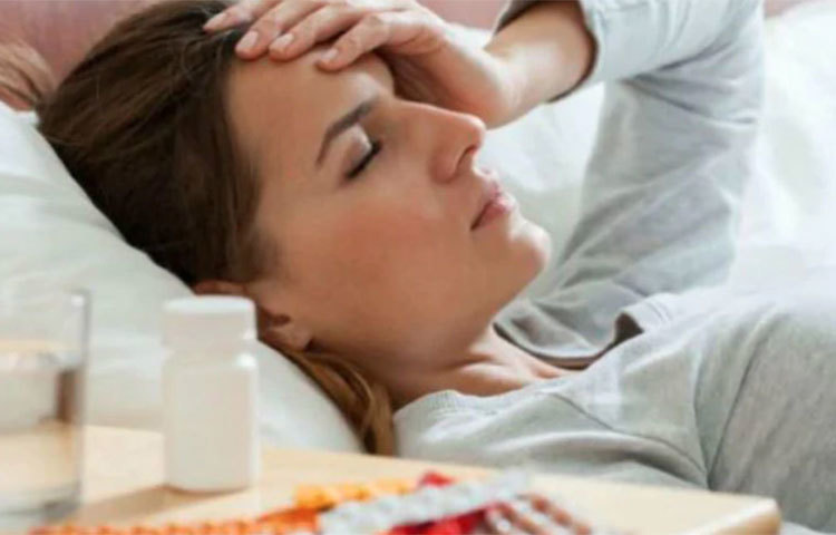 আঙুর মাইগ্রেনের যন্ত্রণা দ্রুত কমিয়ে দিতে সাহায্য করে। ২৫ গ্রাম আঙুর বা আঙুরের রস খেয়ে দেখুন। সামান্য পরিমাণ জলে আঙুরের রস মিশিয়ে খেতে পারলে মাইগ্রেনের যন্ত্রণা থেকে সহজে মুক্তি পাওয়া সম্ভব।