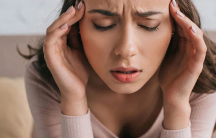 তবে গবেষণা বলছে, মাইগ্রেন আক্রান্তদের মধ্যে অধিকাংশেরই ঘুম হয় না পর্যাপ্ত। শুধু বিছানায় শুয়ে থাকালেই কিন্তু ঘুম হয় না, অন্তত আট ঘণ্টা টানা ঘুমই দিতে পারে মাইগ্রেনের এই সমস্যা থেকে মুক্তি এমনটাই মত মার্কিন গবেষকদের। এই গবেষণার জন্য অন্তত ৯৮ জন প্রাপ্তবয়স্ককে নিয়ে একটি সমীক্ষাও চালিয়েছিলেন গবেষক দল। আর এর থেকেই মিলেছে অত্যন্ত উল্লেখযোগ্য ফলাফল।